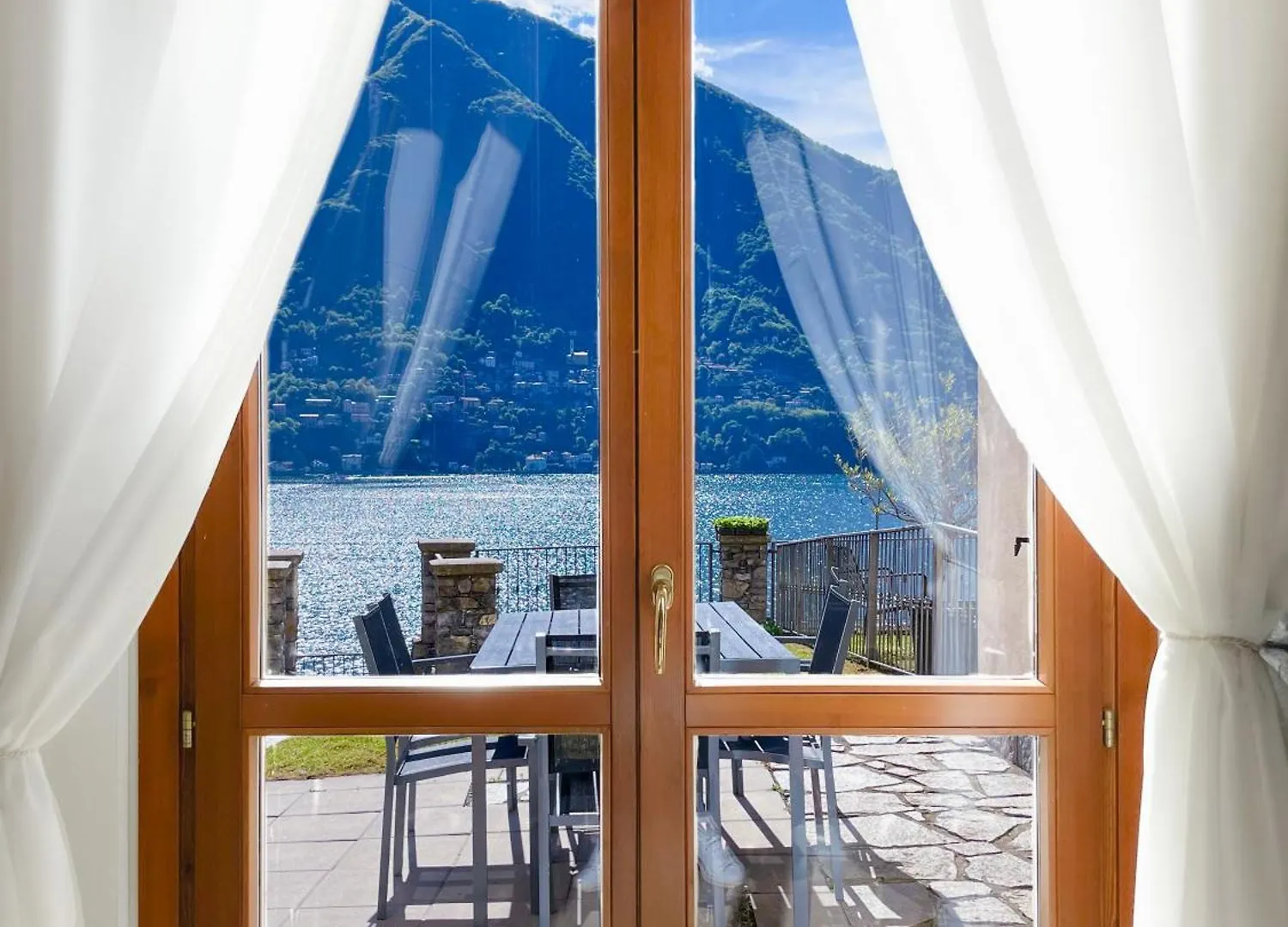 Villa Luminosa Laglio - Private Parking, Garden Feriehus