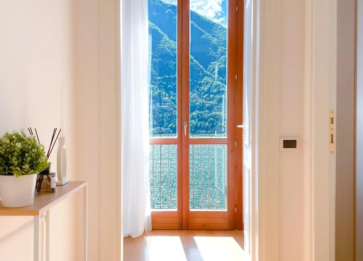 Feriehus Villa Luminosa Laglio - Private Parking, Garden Italien
