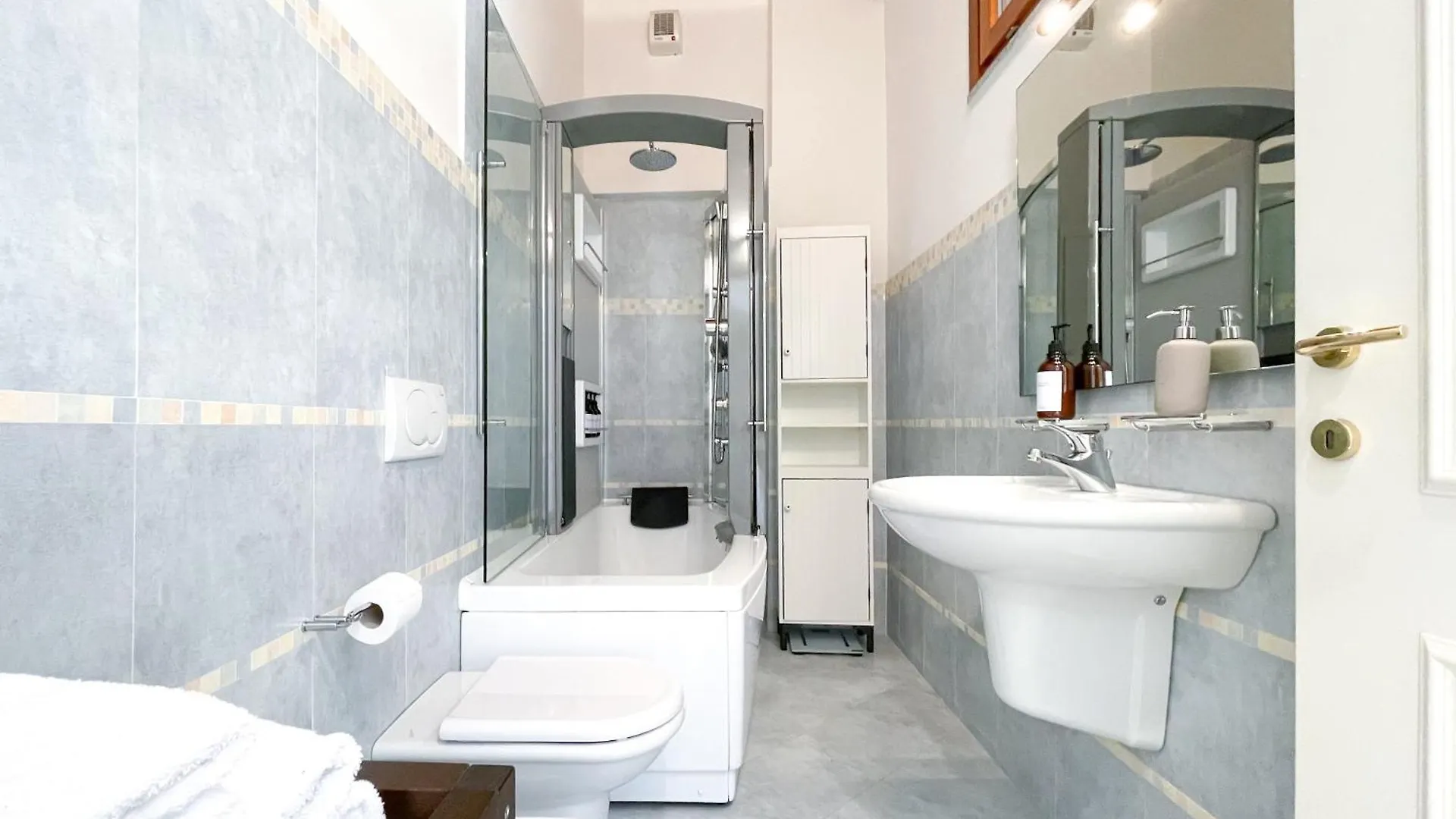 Villa Luminosa Laglio - Private Parking, Garden